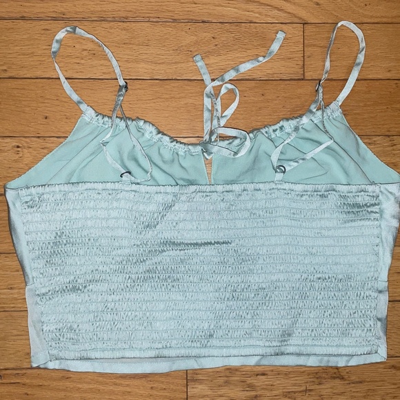 Brand New Hollister Satin Crop Top - Picture 10 of 11